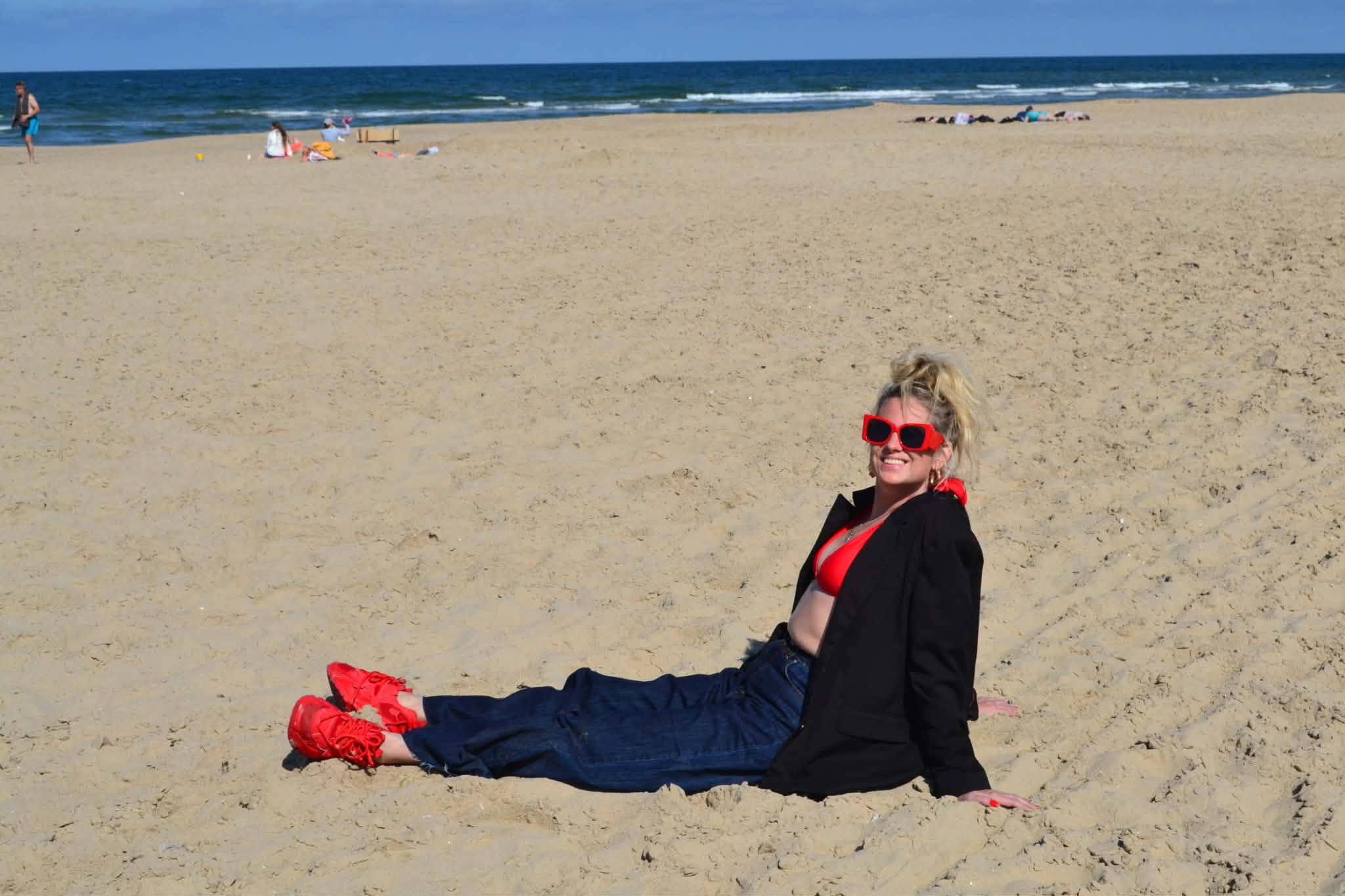 Classy Baggy Jeans With Bikini Top And Oversized Blazer. Keep it on the edge!